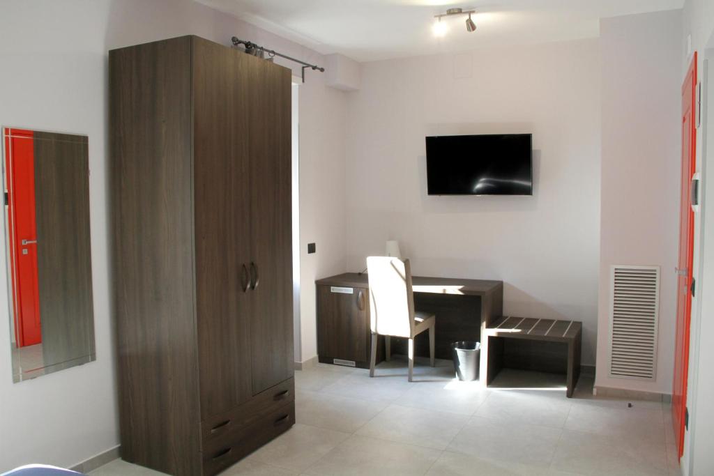 TV a/nebo společenská místnost v ubytování EasyRoom Frosinone - Casello Autostradale