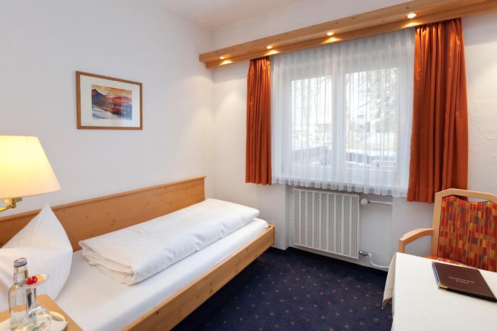 Postel nebo postele na pokoji v ubytování Hotel garni Kappeler-Haus