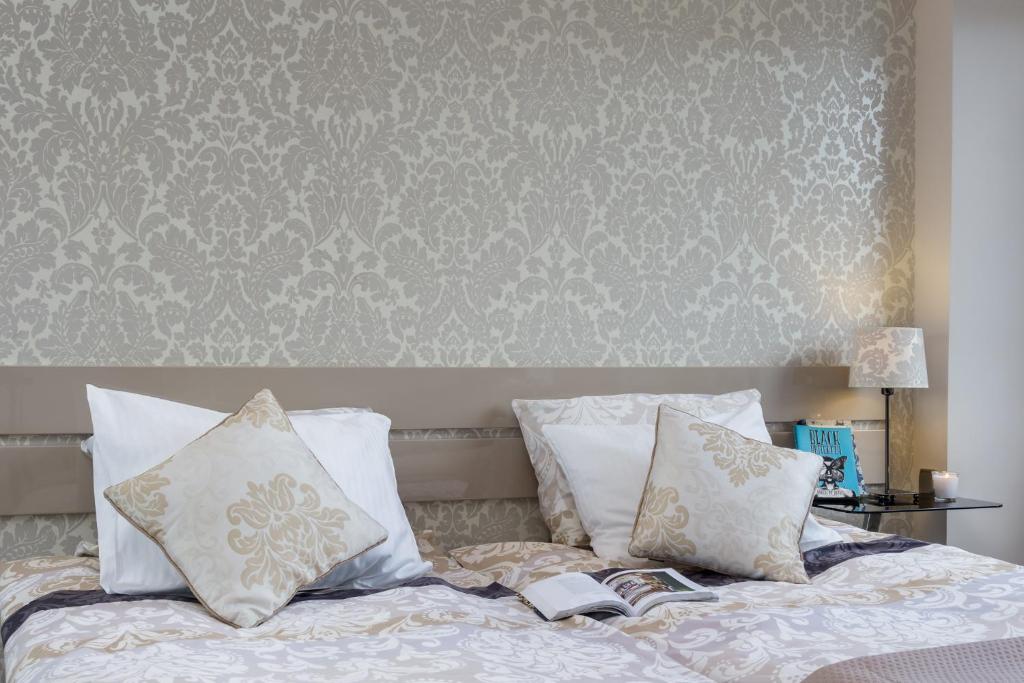 Posteľ alebo postele v izbe v ubytovaní Elite Apartments Tartaczna Deluxe