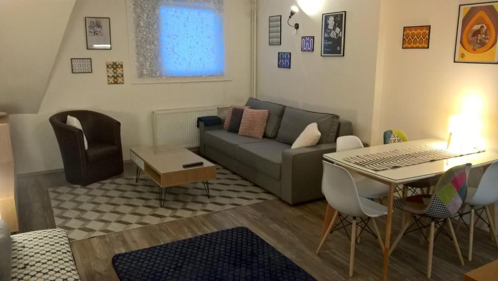 Posezení v ubytování Apartman-Vila Nikola, 064jedansedamdvatridevetnulatri