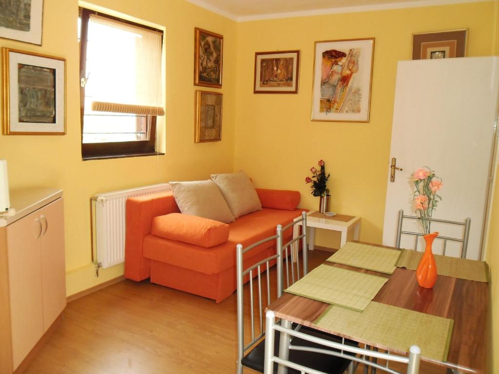 Posedenie v ubytovaní Apartments Kestenovi Dvori