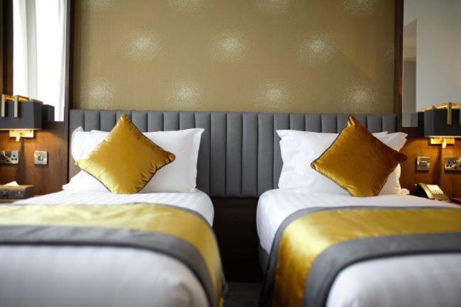 Ένα ή περισσότερα κρεβάτια σε δωμάτιο στο Iveagh Garden Hotel