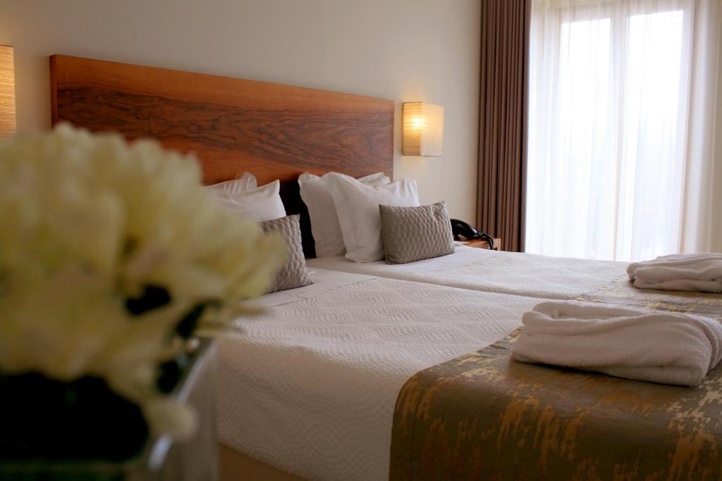 Uma cama ou camas num quarto em Convento Da Serta Hotel