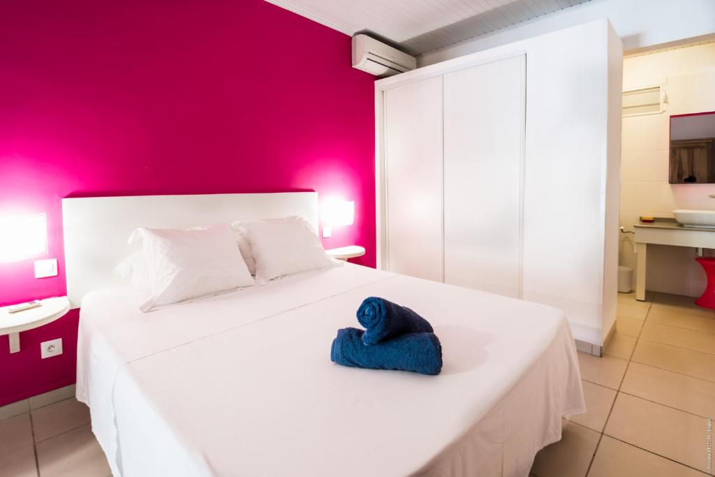 Postel nebo postele na pokoji v ubytování Villa les Amandiers 8 chambres face à la mer!