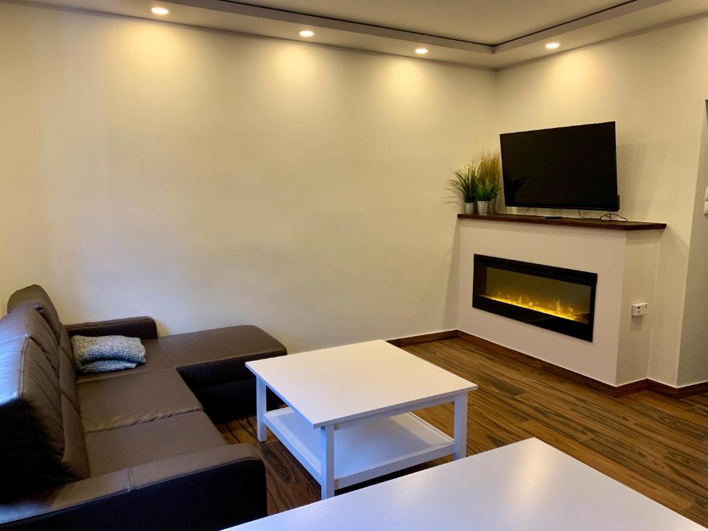 A television and/or entertainment centre at PM Apartament