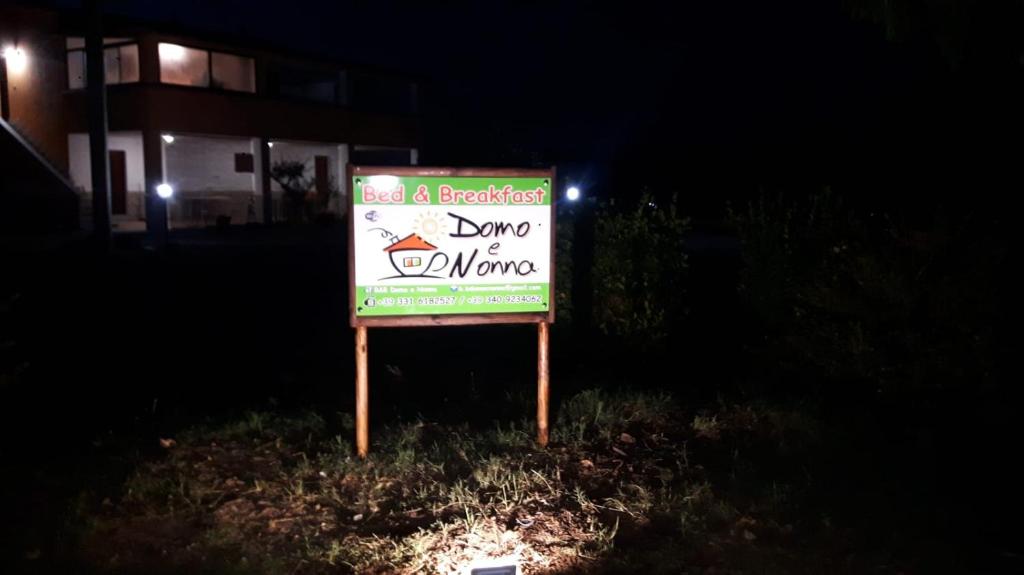 Certifikát, hodnocení, plakát nebo jiný dokument vystavený v ubytování B&b Domo e Nonna