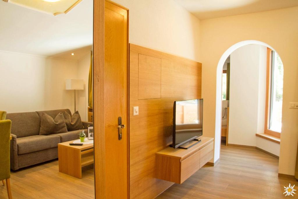 TV a/nebo společenská místnost v ubytování Apart Prieth Samnaun