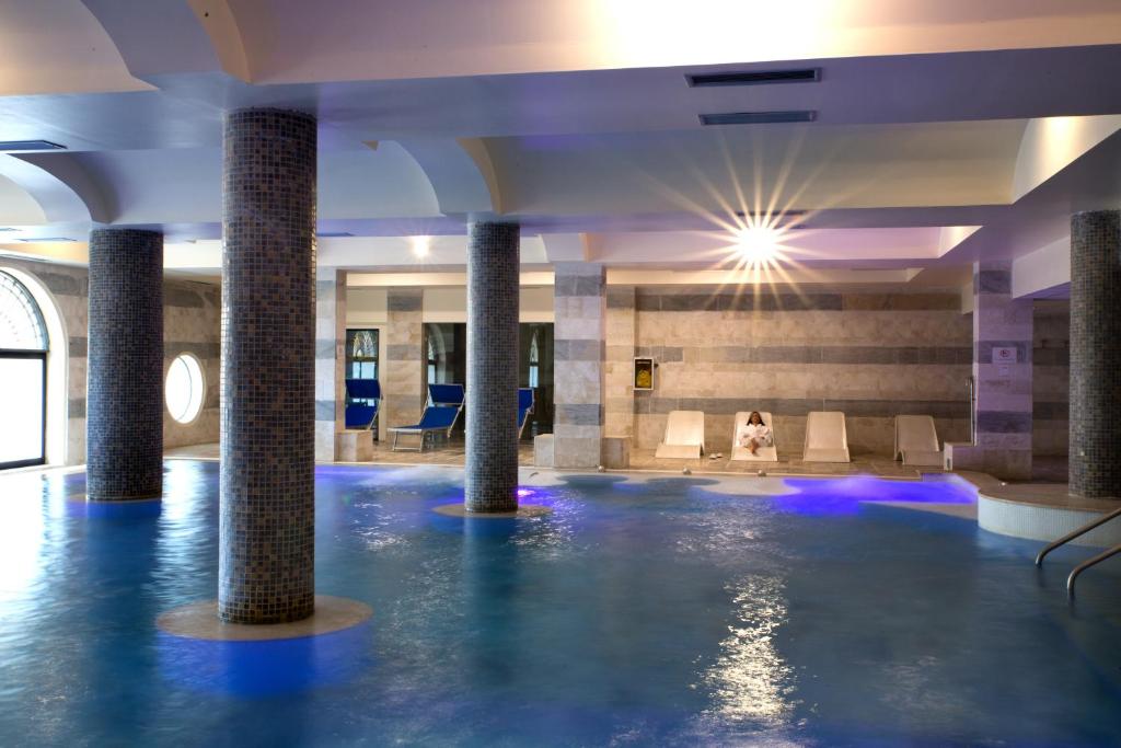 Hotel Baglio Basile tesisinde veya buraya yakın yüzme havuzu