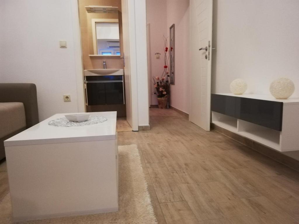 Fotografia z galérie ubytovania Apartmani Dina v destinácii Makarska