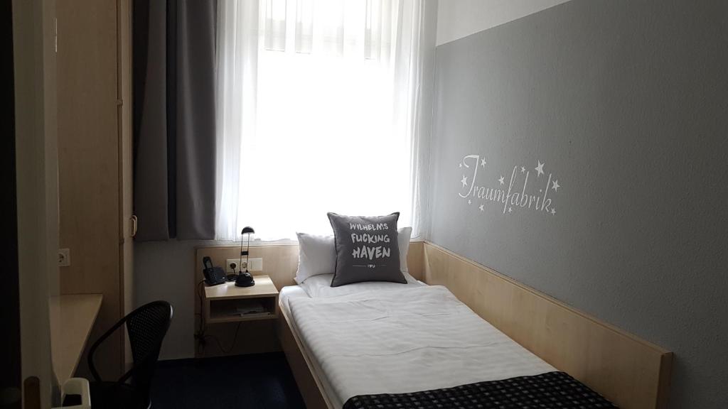 Postel nebo postele na pokoji v ubytování Hotel Keil