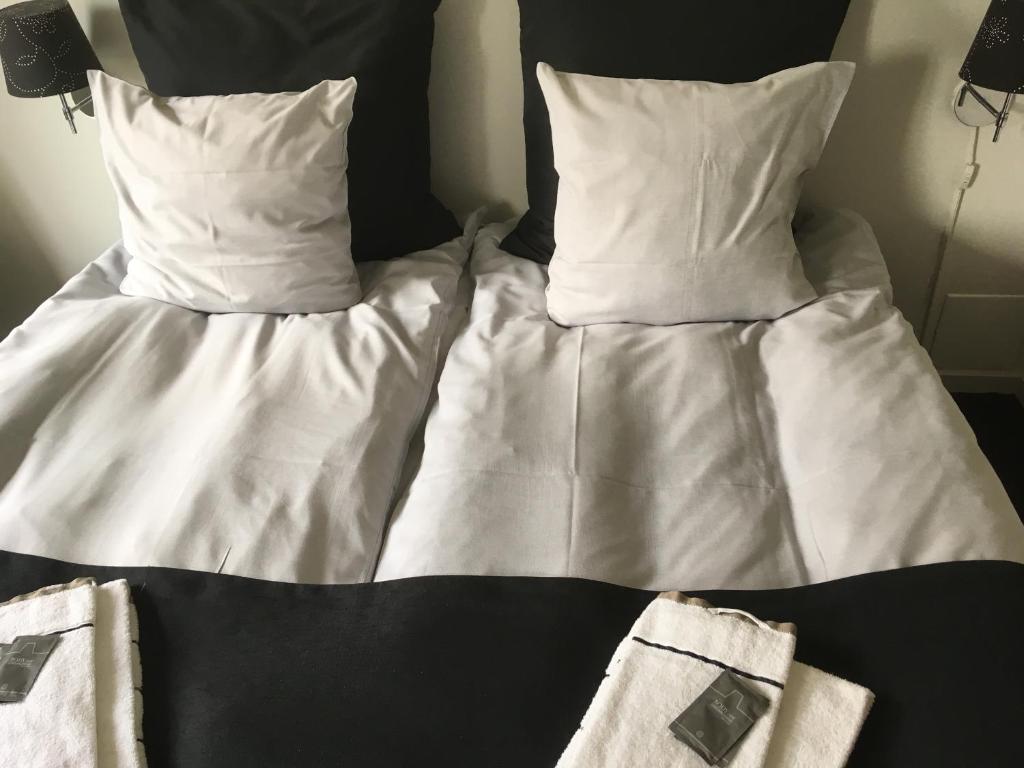 Postel nebo postele na pokoji v ubytování Hotel Rødding