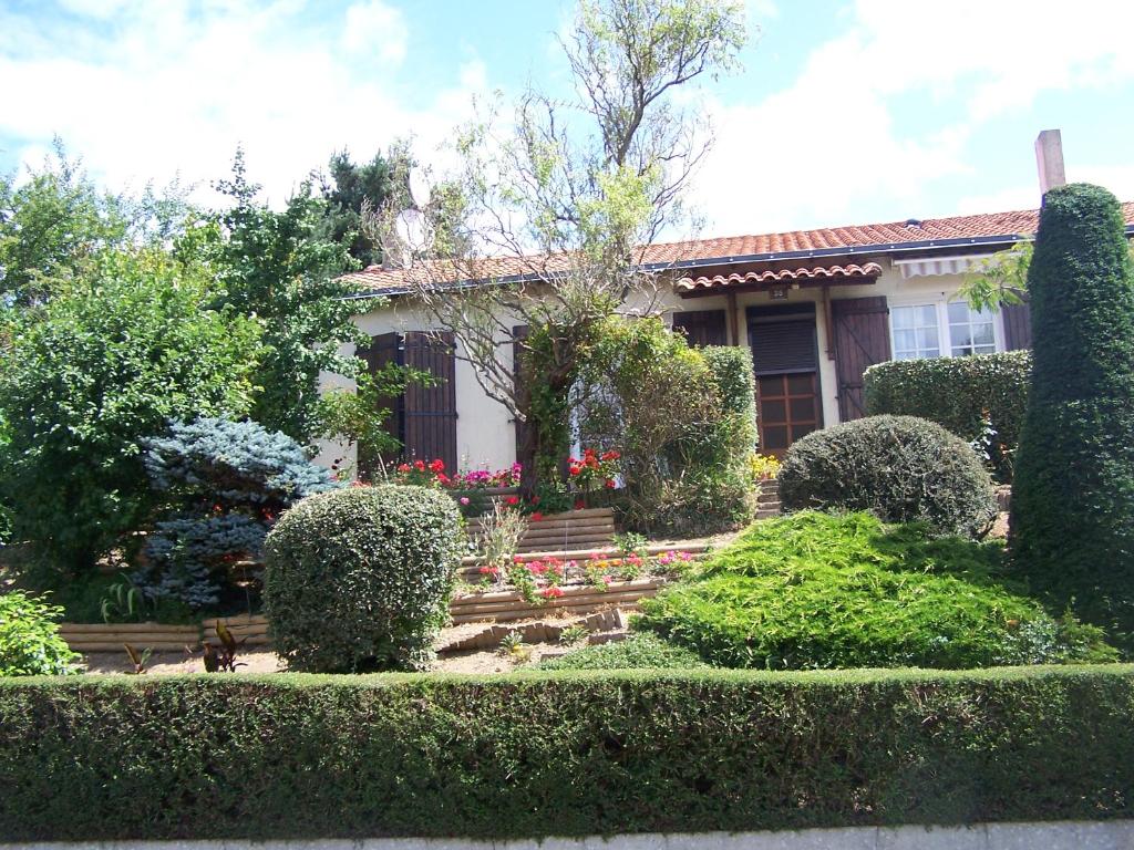 Κήπος έξω από το CHAMBRE D'HÔTES 20 MN PUY DU FOU
