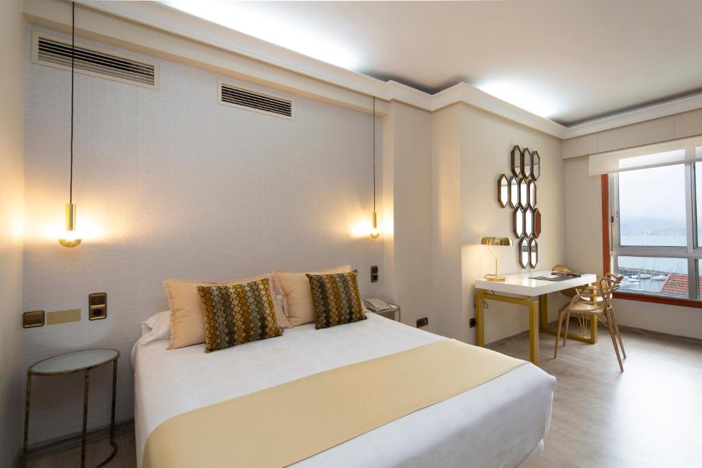 Postel nebo postele na pokoji v ubytování Hotel Ciudad de Vigo