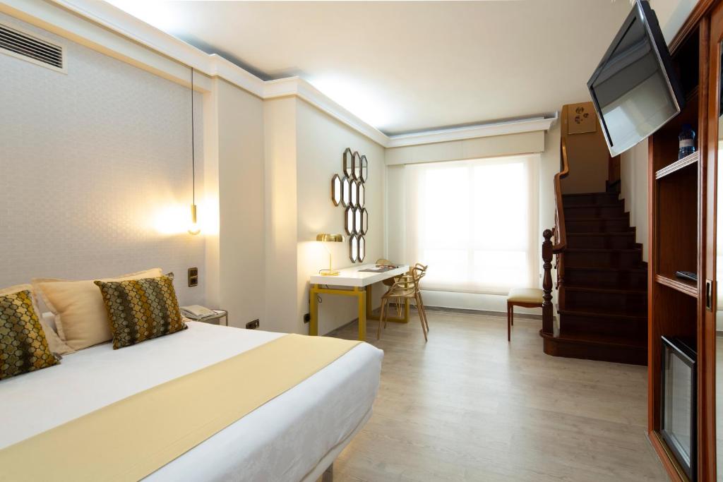 TV a/nebo společenská místnost v ubytování Hotel Ciudad de Vigo