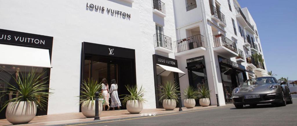 How to get to Louis Vuitton in Marbella by Bus?
