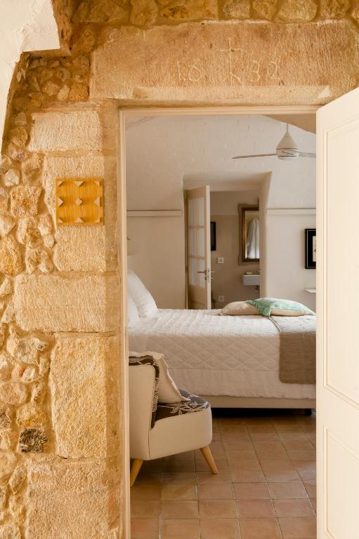 Postel nebo postele na pokoji v ubytování Arkhé Hotel Boutique Pals
