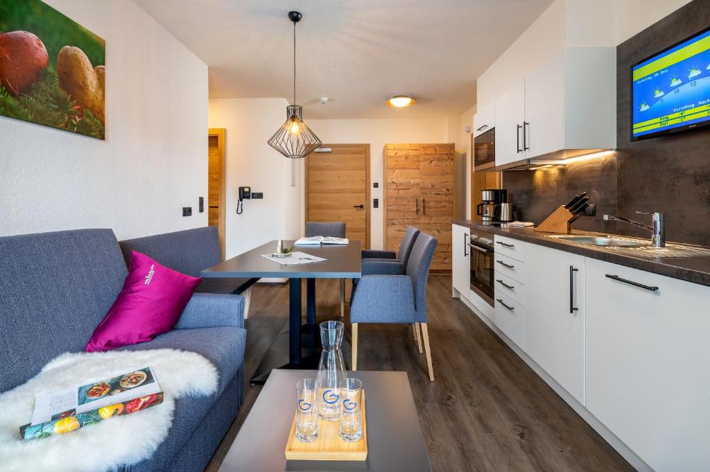 Kuchyň nebo kuchyňský kout v ubytování Alpin Chalet am Burgsee