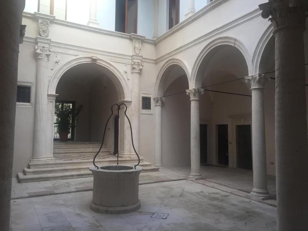 Φωτογραφία από το άλμπουμ του The Sound of Silence στη Λ' Άκουιλα