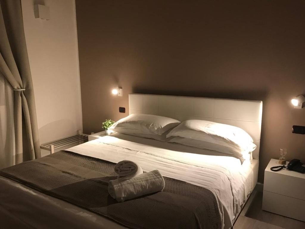 Postel nebo postele na pokoji v ubytování Holiday Rooms Portale Pirrera