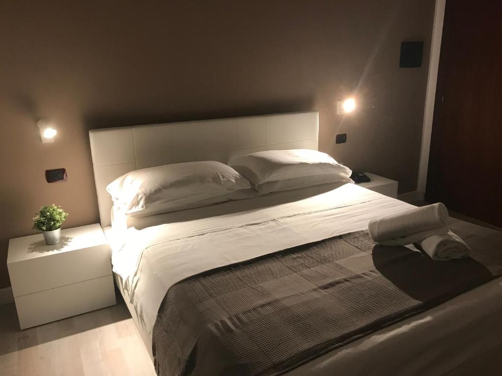 Postel nebo postele na pokoji v ubytování Holiday Rooms Portale Pirrera