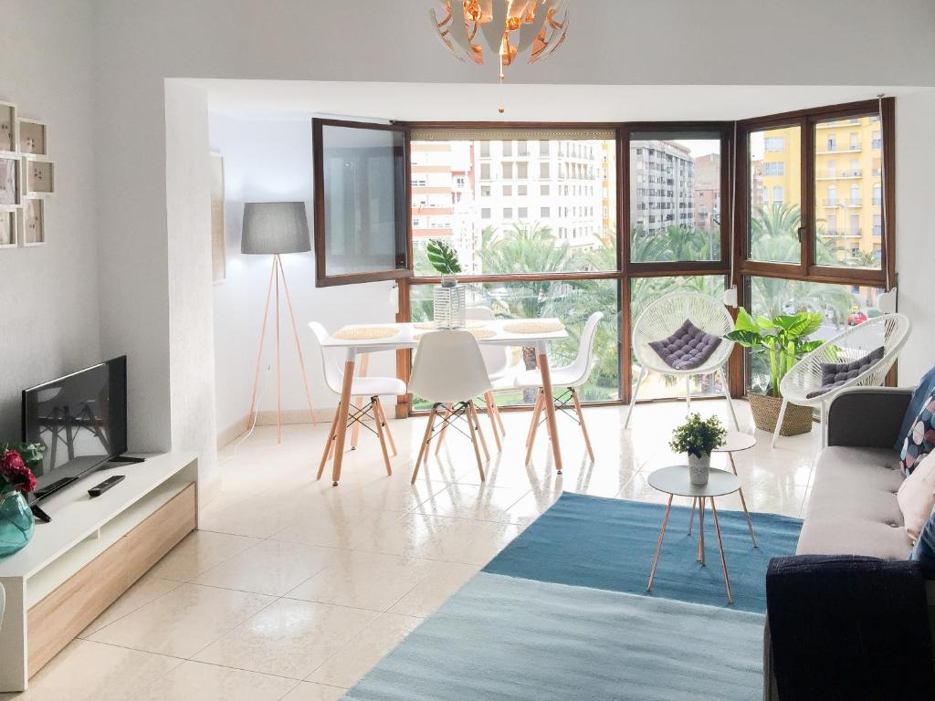 a living room with a table and chairs at Cosy Flats Luceros in Alicante