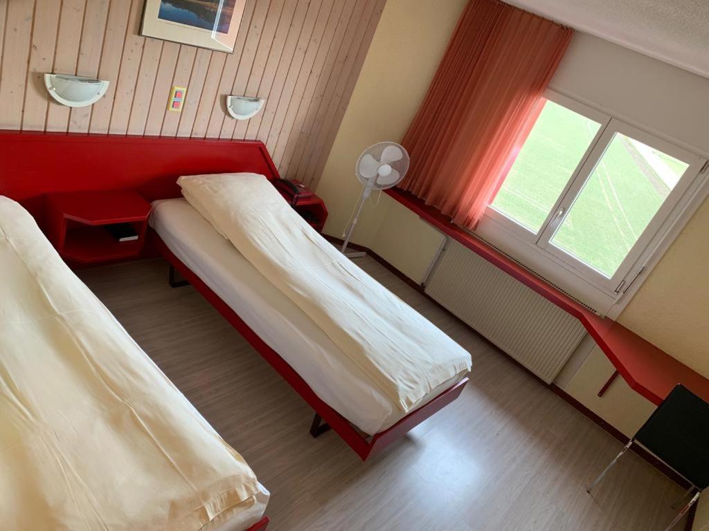 Postel nebo postele na pokoji v ubytování Hotel Lyssach
