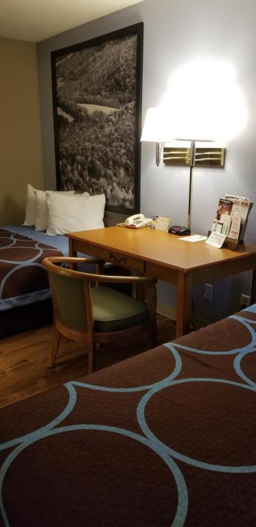 Posezení v ubytování Super 8 by Wyndham East Stroudsburg - Poconos