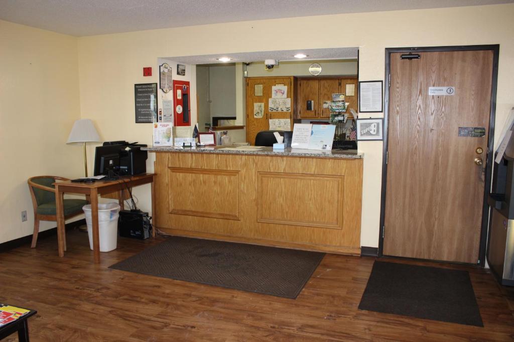 Kuchyň nebo kuchyňský kout v ubytování Super 8 by Wyndham East Stroudsburg - Poconos