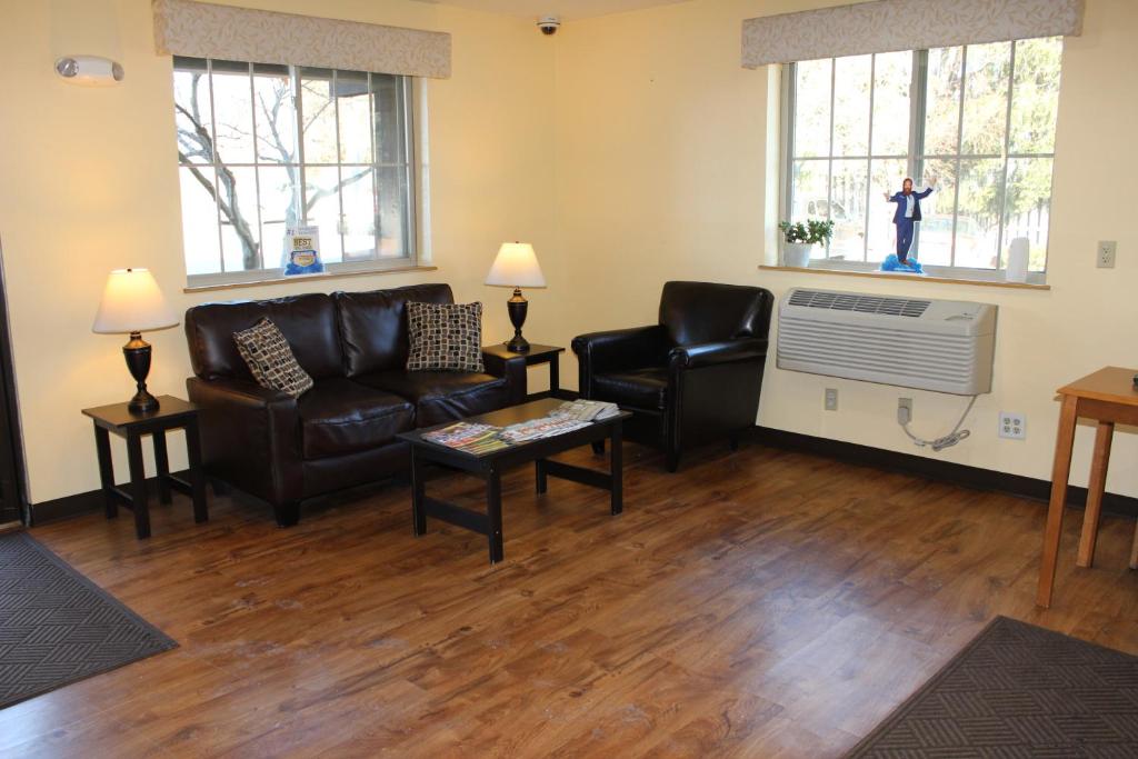 Posezení v ubytování Super 8 by Wyndham East Stroudsburg - Poconos