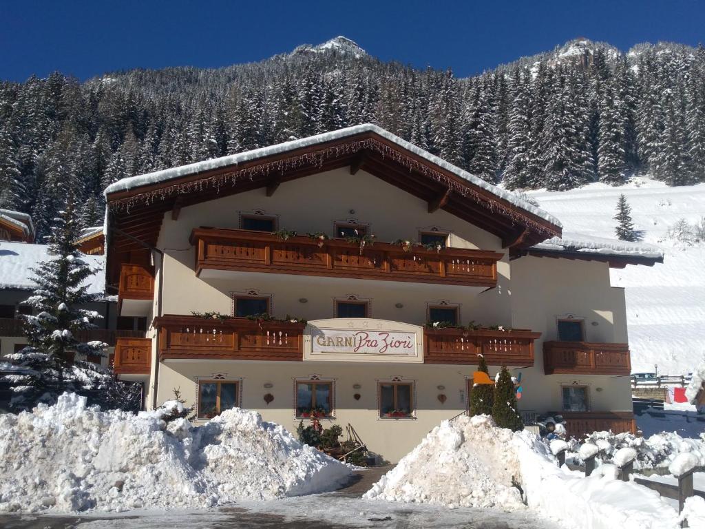 Nespecifikovaný výhled na hory nebo výhled na hory při pohledu z hotelu
