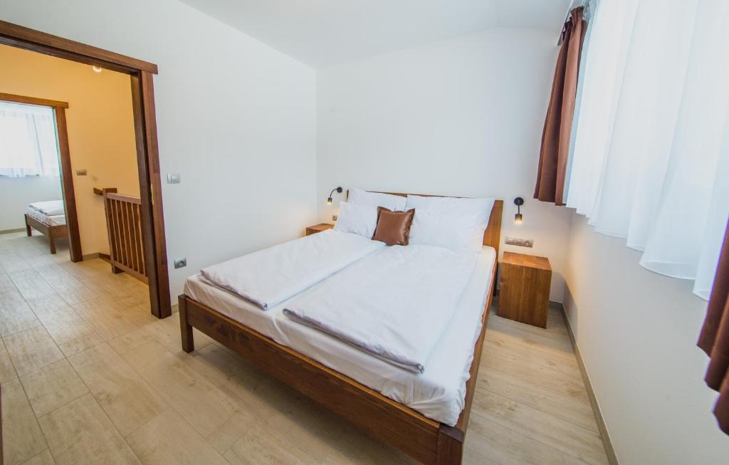 Postel nebo postele na pokoji v ubytování Apartmány Bílá 188