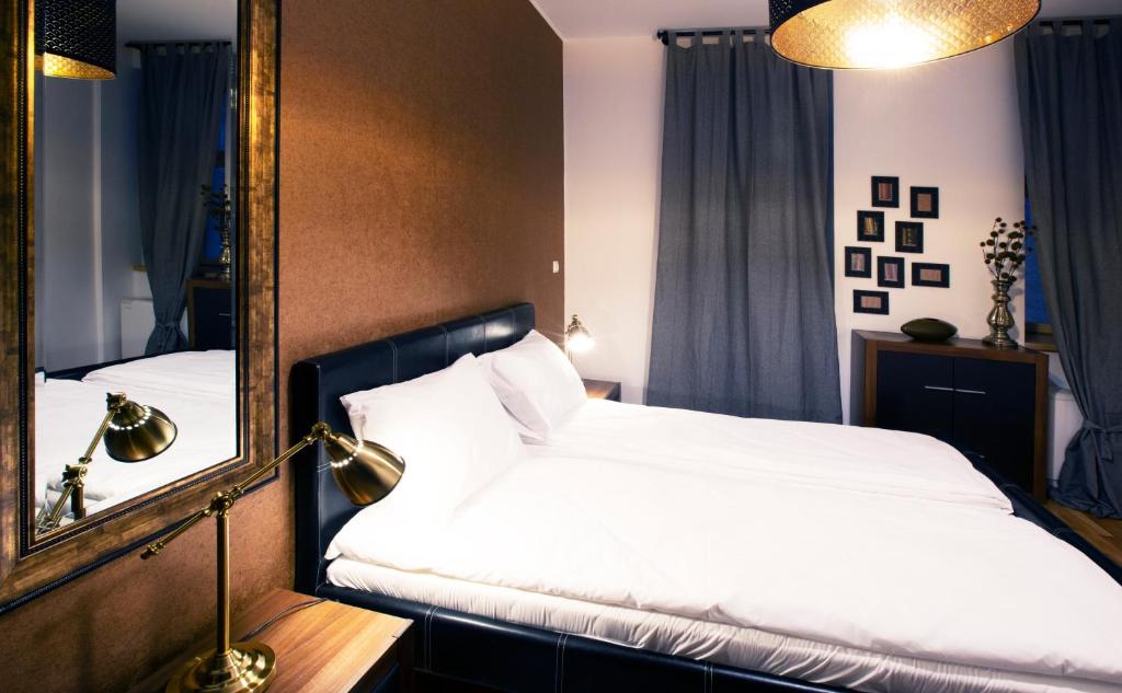 Rezident - One-Bedroom Apartment