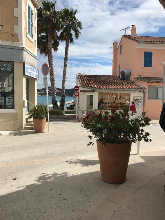 Το κτήριο όπου στεγάζεται  το διαμέρισμα