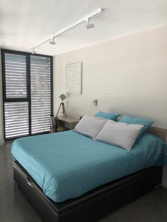 Postel nebo postele na pokoji v ubytování PLAN B City Center Aparthotel