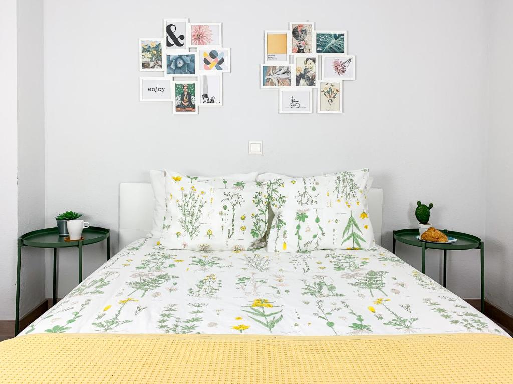 Postel nebo postele na pokoji v ubytování COSY FLATS BENIDORM CENTRO 2º