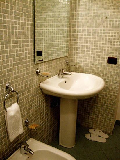 Koupelna v ubytování Holiday Rooms Portale Pirrera
