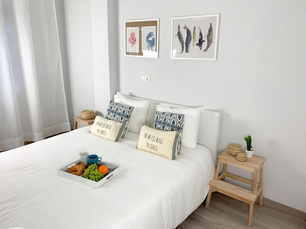 Postel nebo postele na pokoji v ubytování COSY FLATS BENIDORM CENTRO 2º