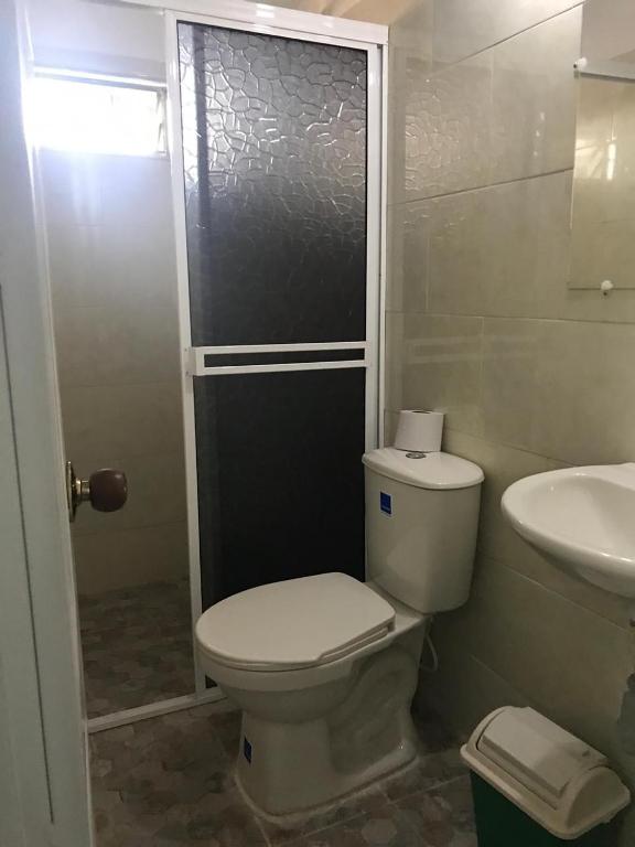Koupelna v ubytování Hotel Maxim