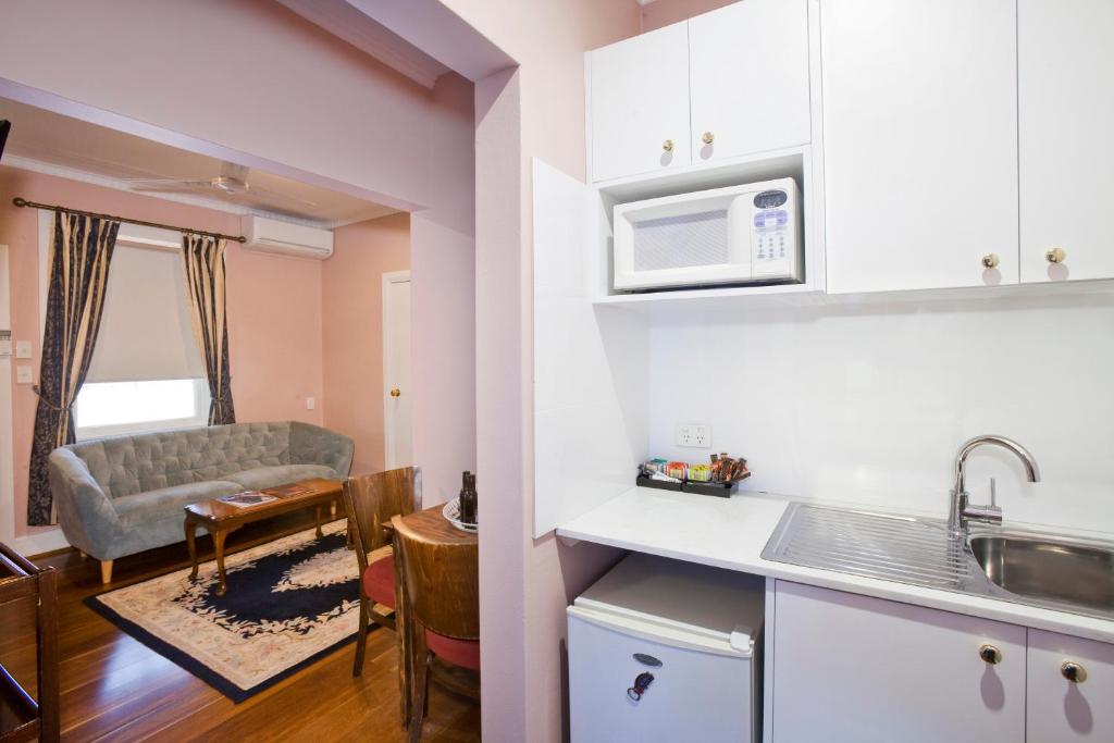 Kuchyň nebo kuchyňský kout v ubytování The Hughenden Boutique Hotel