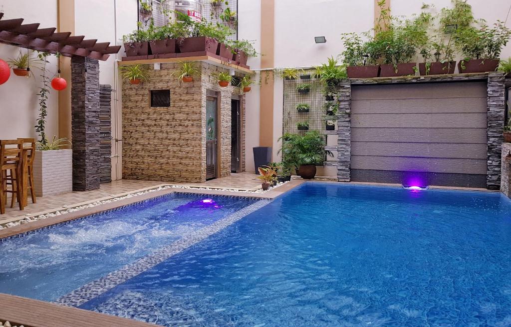 basen w środku domu w obiekcie Piscana Resort w mieście Tayabas