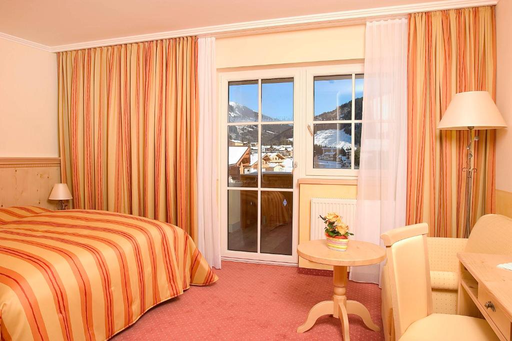 Postel nebo postele na pokoji v ubytování Hotel Sportalm