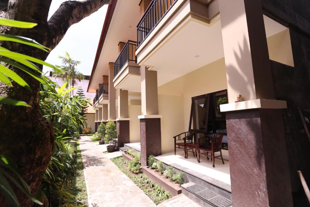 Yulia Beach Inn Kuta photo