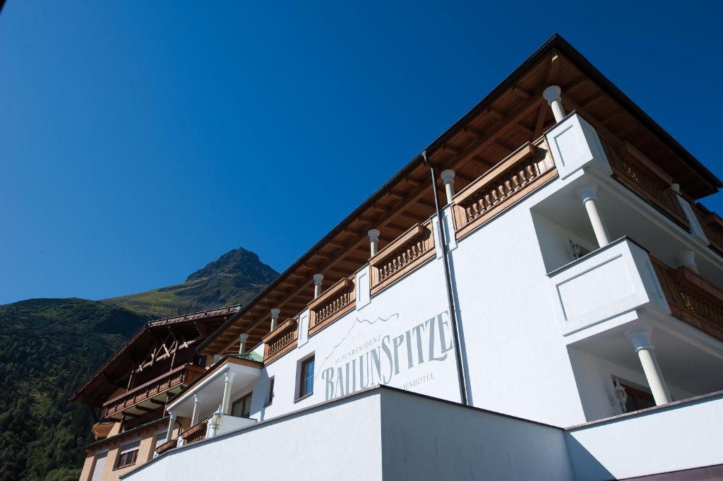 Nespecifikovaný výhled na hory nebo výhled na hory při pohledu z hotelu