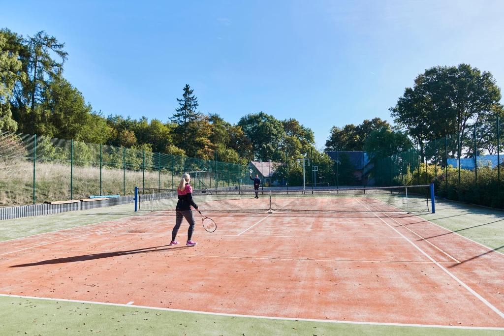 Tenis a/nebo squash v ubytování Komorni Hurka nebo okolí