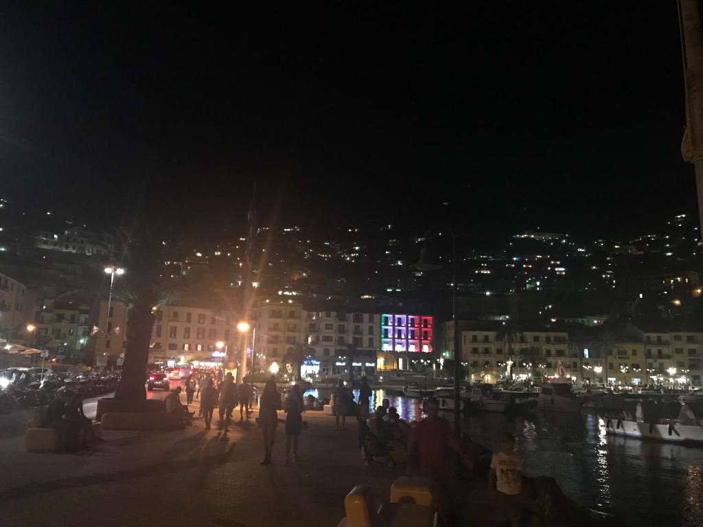 Nespecifikovaný výhled na destinaci Porto Santo Stefano nebo výhled na město při pohledu z prázdninového domu