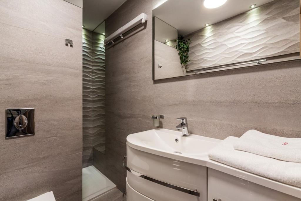 Parkside Apartments Old Town - Luxury Apartment With Jacuzzi And Sauna (4 Adults)