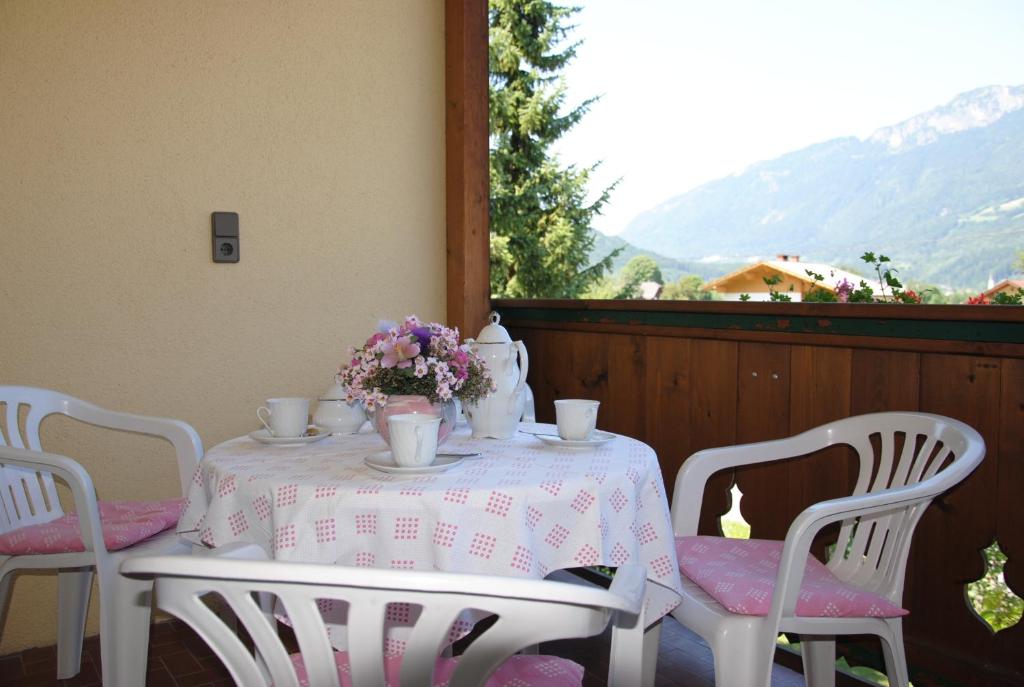 Ferienwohnungen Berger - Two-Bedroom Apartment With Balcony