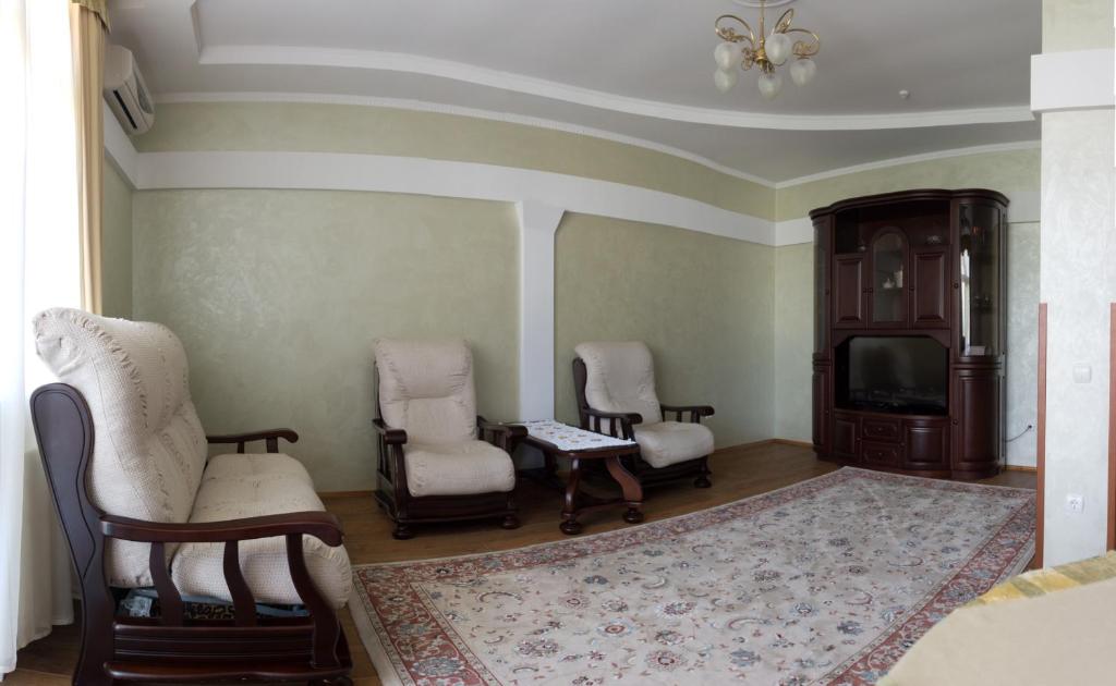 Solnichnaia Dolyna - Suite