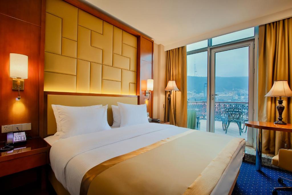 Postel nebo postele na pokoji v ubytování New Tiflis Hotel