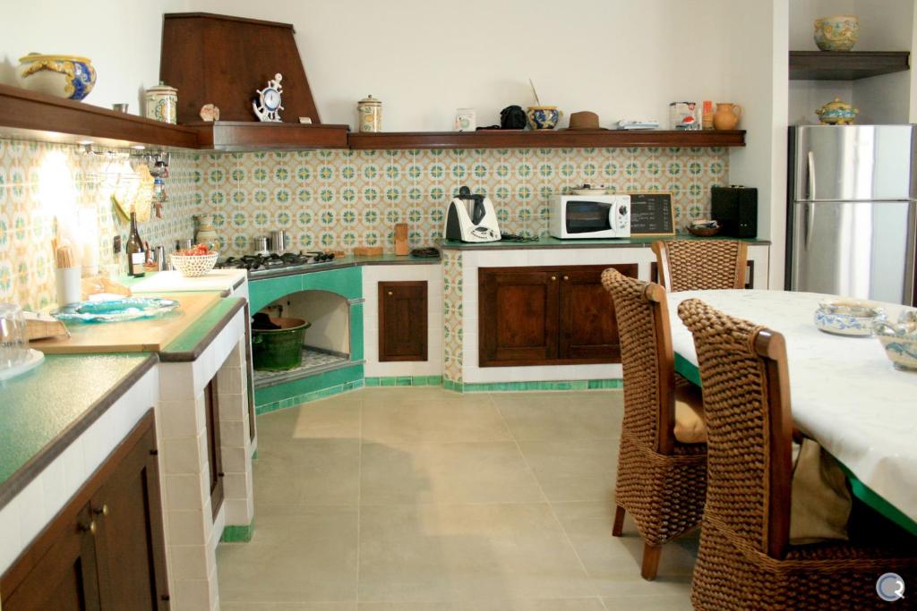 Kuchyň nebo kuchyňský kout v ubytování Punta Bianca Suite & Home Experience